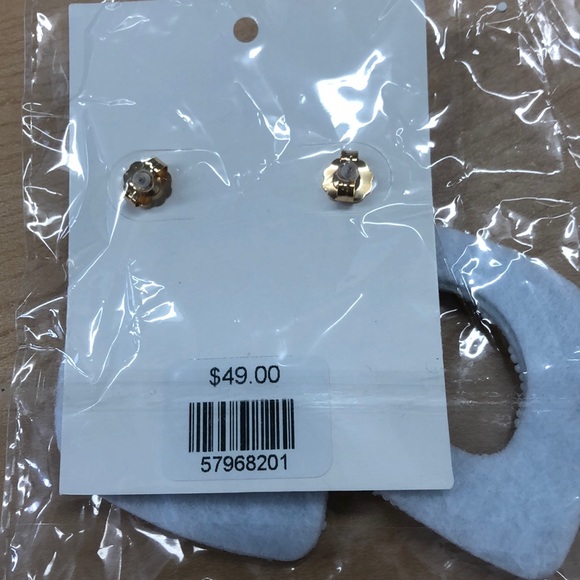 NWT Treasure Jewels Abby earring in white - Picture 4 of 4